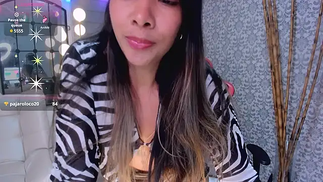 Snapshot of RenataReyes chatting on 01/11/25, 01:48 RenataReyes online show from 01/11/25, 01:48