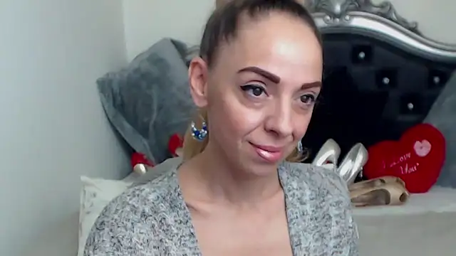 Snapshot of AylyneRichards chatting on 09/16/25, 05:41 AylyneRichards online show from 09/16/25, 05:41