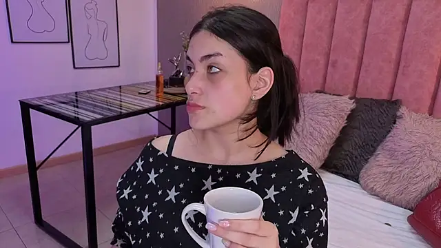 Alexa Thaylor  online show from 05/19/26, 04:46