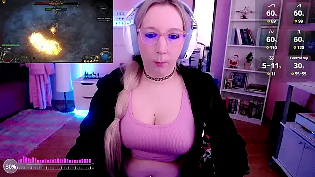 Snapshot of JustKerry chatting on 12/18/24, 08:53 JustKerry online show from 12/18/24, 08:53