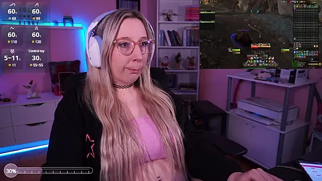 Snapshot of JustKerry chatting on 12/19/24, 11:29 JustKerry online show from 12/19/24, 11:29