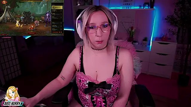 Snapshot of JustKerry chatting on 01/03/25, 01:58 JustKerry online show from 01/03/25, 01:58