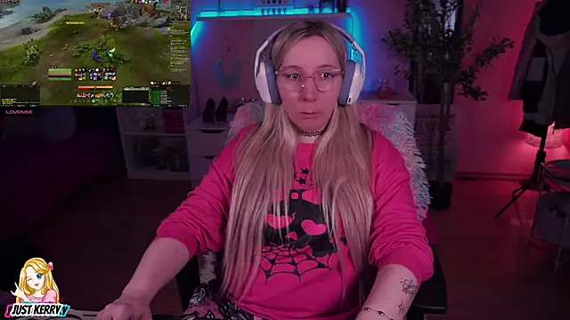 Snapshot of JustKerry chatting on 01/08/25, 01:09 JustKerry online show from 01/08/25, 01:09