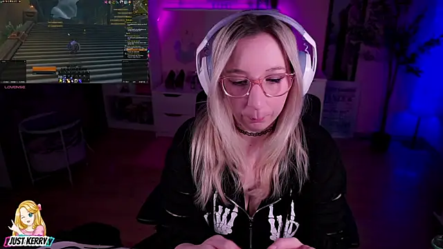 Snapshot of JustKerry chatting on 02/06/25, 09:43 JustKerry online show from 02/06/25, 09:43