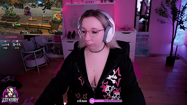 Snapshot of JustKerry chatting on 03/04/25, 08:57 JustKerry online show from 03/04/25, 08:57