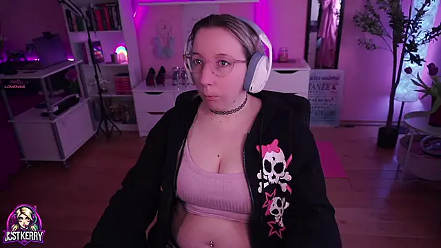 Snapshot of JustKerry chatting on 03/20/25, 08:53 JustKerry online show from 03/20/25, 08:53