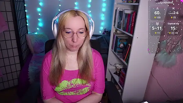 Snapshot of JustKerry chatting on 10/16/25, 08:04 JustKerry online show from 10/16/25, 08:04