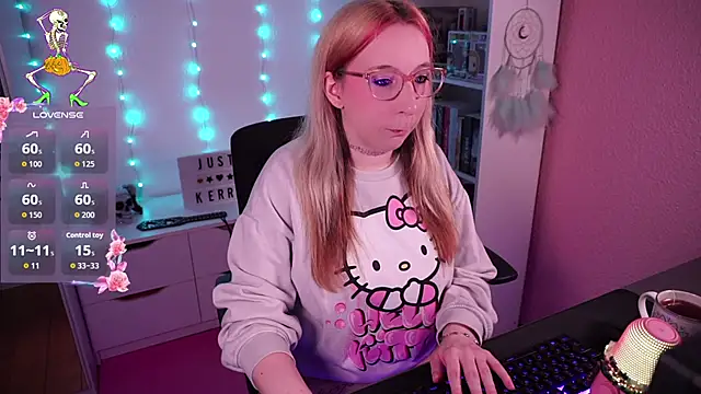 Snapshot of JustKerry chatting on 10/28/25, 09:35 JustKerry online show from 10/28/25, 09:35