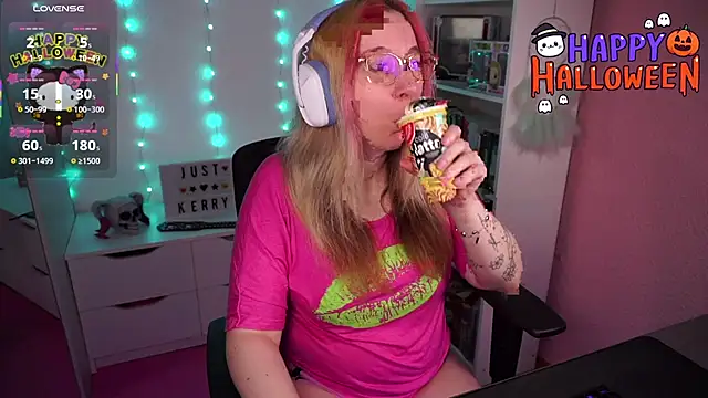 Snapshot of JustKerry chatting on 10/31/25, 08:26 JustKerry online show from 10/31/25, 08:26