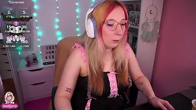 Snapshot of JustKerry chatting on 11/03/25, 09:43 JustKerry online show from 11/03/25, 09:43