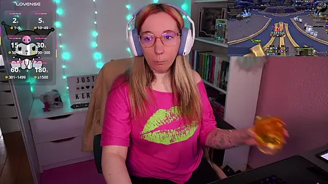 Snapshot of JustKerry chatting on 11/04/25, 10:03 JustKerry online show from 11/04/25, 10:03