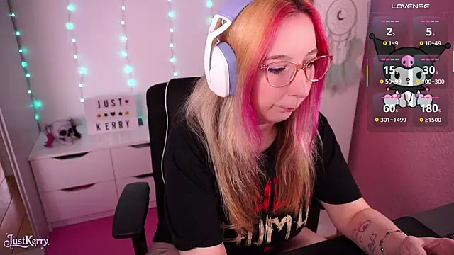 Snapshot of JustKerry chatting on 11/07/25, 09:31 JustKerry online show from 11/07/25, 09:31