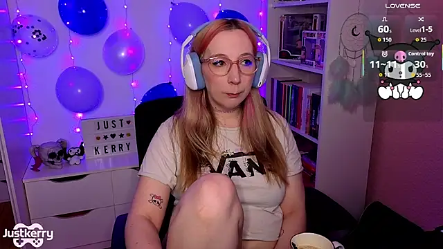 Snapshot of JustKerry chatting on 11/20/25, 01:00 JustKerry online show from 11/20/25, 01:00