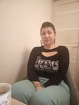 Snapshot of ROXOLANAA_SEXY chatting on 11/15/25, 02:02 ROXOLANAA SEXY online show from 11/15/25, 02:02