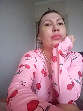 Snapshot of ROXOLANAA_SEXY chatting on 11/18/25, 12:31 ROXOLANAA SEXY online show from 11/18/25, 12:31