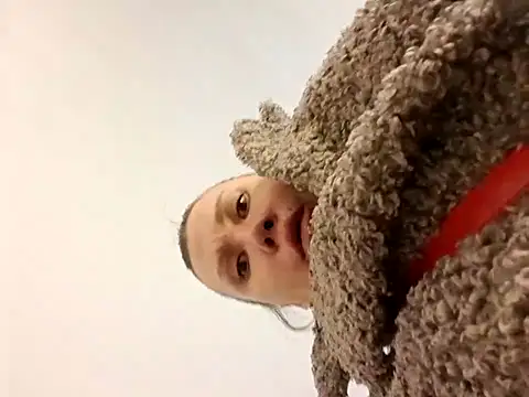 Snapshot of ROXOLANAA_SEXY chatting on 12/16/25, 03:06 ROXOLANAA SEXY online show from 12/16/25, 03:06