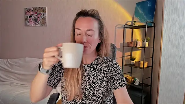 RebeccaMartinez online show from 09/13/25, 07:30