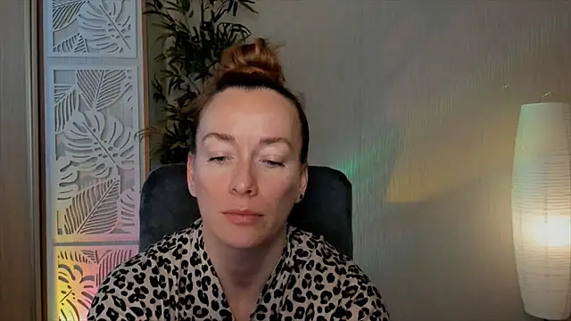 Snapshot of RebeccaMartinez chatting on 04/28/26, 04:50 RebeccaMartinez online show from 04/28/26, 04:50