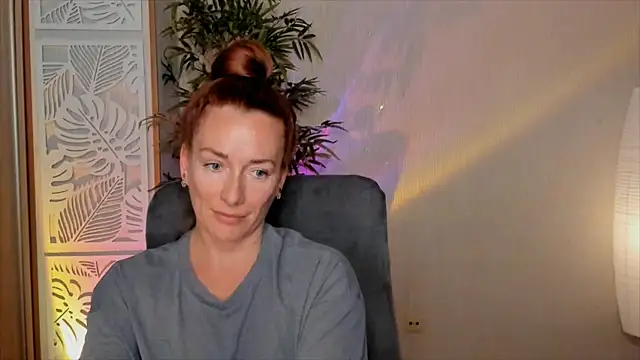 Snapshot of RebeccaMartinez chatting on 05/22/26, 12:11 RebeccaMartinez online show from 05/22/26, 12:11