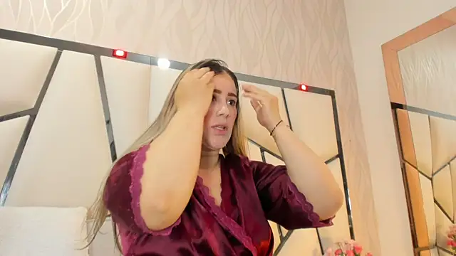 Snapshot of kimberly7_ chatting on 10/21/25, 11:44 kimberly7 online show from 10/21/25, 11:44