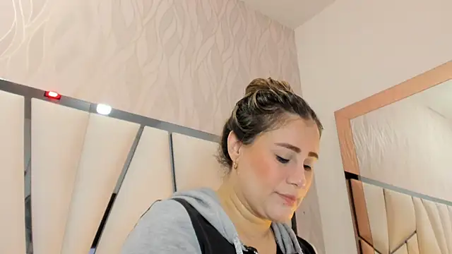 Snapshot of kimberly7_ chatting on 10/30/25, 11:44 kimberly7 online show from 10/30/25, 11:44