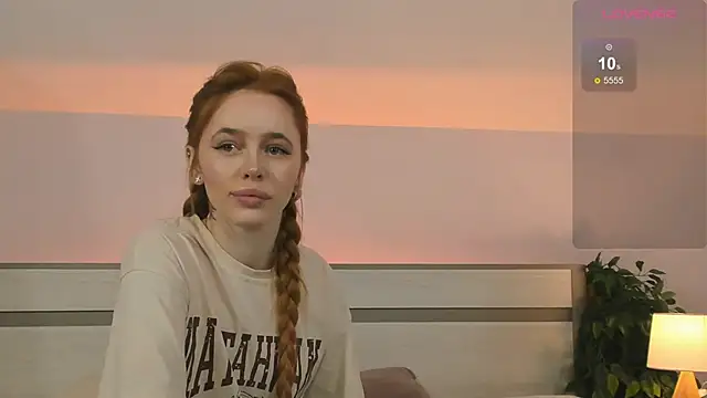 Snapshot of Phoenix_Margo chatting on 10/13/25, 03:17 Phoenix Margo online show from 10/13/25, 03:17