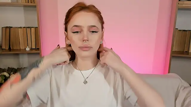 Snapshot of Phoenix_Margo chatting on 12/02/25, 03:34 Phoenix Margo online show from 12/02/25, 03:34