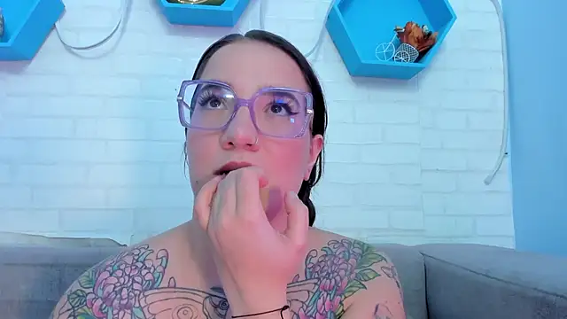 Snapshot of DEVA_BLUE_ chatting on 01/28/25, 08:04 DEVA BLUE  online show from 01/28/25, 08:04