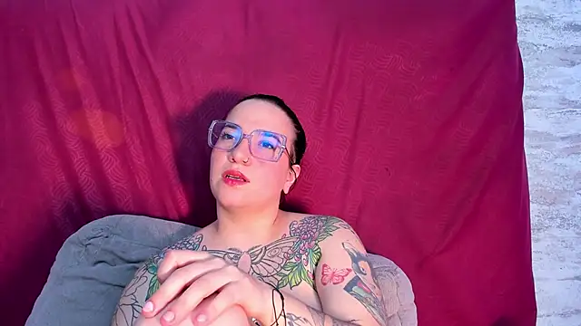 Snapshot of DEVA_BLUE_ chatting on 03/16/25, 01:28 DEVA BLUE  online show from 03/16/25, 01:28