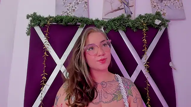 Snapshot of DEVA_BLUE_ chatting on 11/25/25, 04:56 DEVA BLUE online show from 11/25/25, 04:56