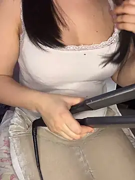 Snapshot of Maria-cuty chatting on 02/02/25, 07:57 Maria-cuty online show from 02/02/25, 07:57