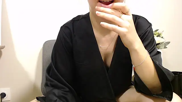 Snapshot of ninfa2000 chatting on 02/25/26, 10:30 ninfa2000 online show from 02/25/26, 10:30