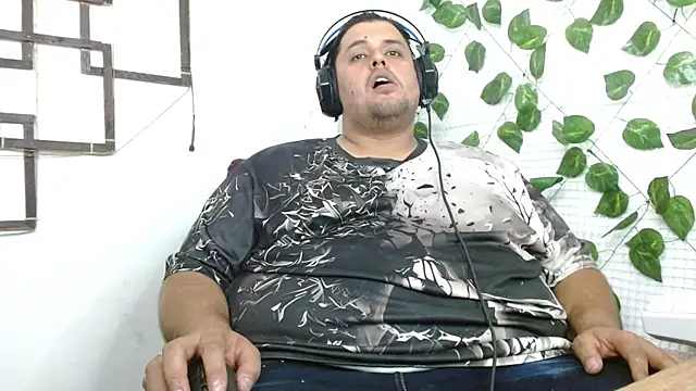 Snapshot of altairstudiosvip_ chatting on 09/14/25, 12:32 altairstudiosvip  online show from 09/14/25, 12:32