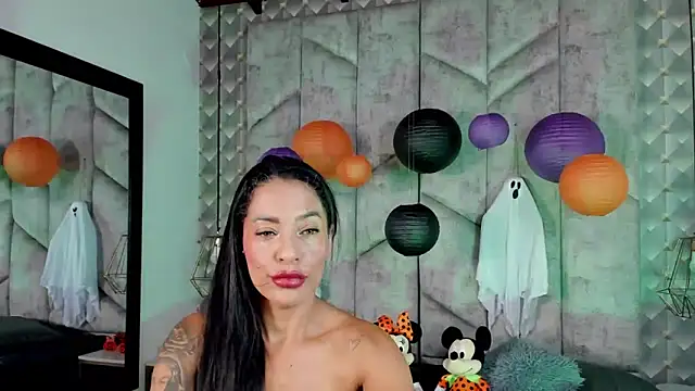 NiicolleMiller online show from 10/22/25, 05:45