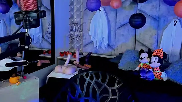 NiicolleMiller online show from 10/28/25, 11:36