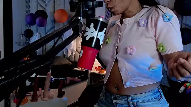 NiicolleMiller online show from 10/31/25, 11:44