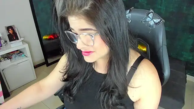 BellaFlaming online show from 12/23/24, 11:04