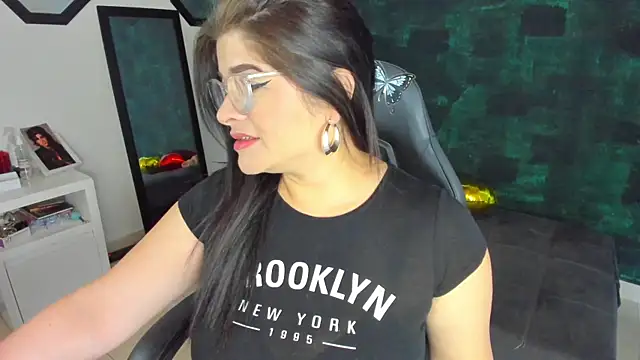 BellaFlaming online show from 01/13/25, 11:19