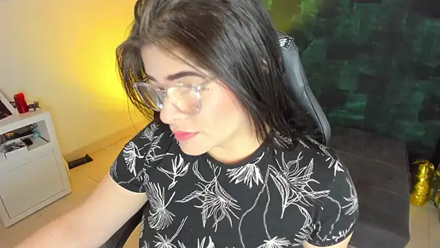 BellaFlaming online show from 01/28/25, 11:06