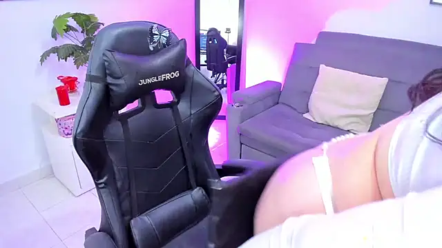 BellaFlaming online show from 02/08/25, 03:42