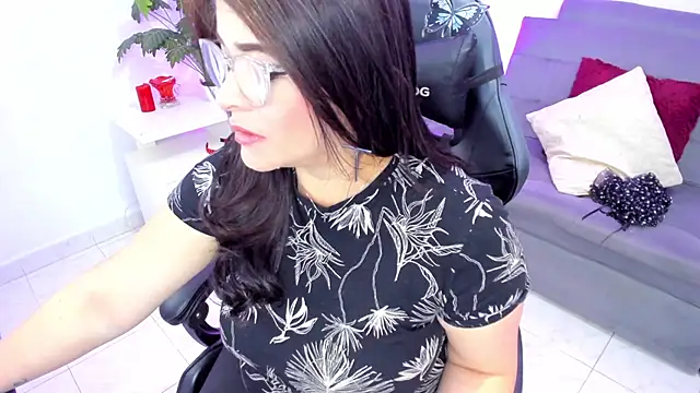 BellaFlaming online show from 02/10/25, 12:50