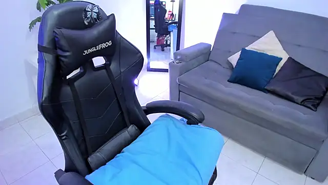 BellaFlaming online show from 02/11/25, 01:51