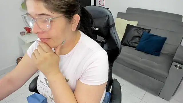 BellaFlaming online show from 02/17/25, 11:44