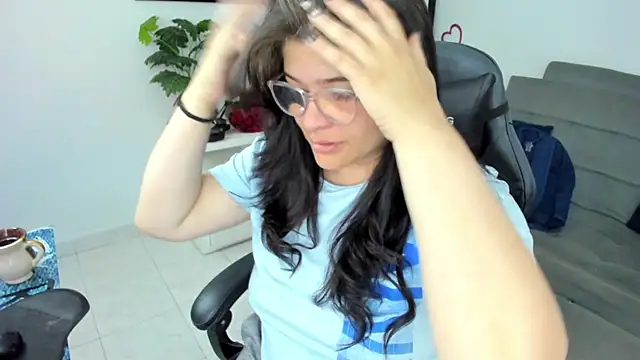 BellaFlaming online show from 03/04/25, 10:13