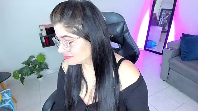 BellaFlaming online show from 09/19/25, 11:11