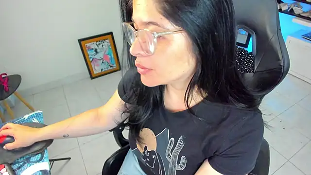 BellaFlaming online show from 04/13/26, 10:54