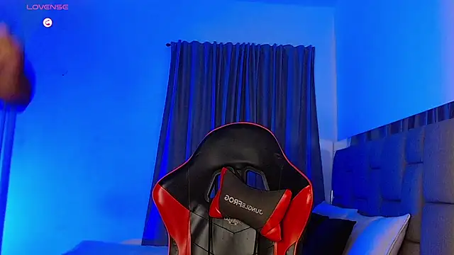 Snapshot of Christian_thor chatting on 10/06/25, 04:32 Christian thor online show from 10/06/25, 04:32