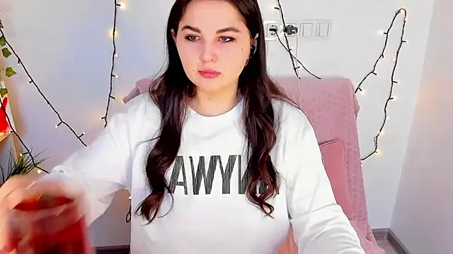 Snapshot of Talla_a chatting on 02/13/25, 07:24 Talla a online show from 02/13/25, 07:24