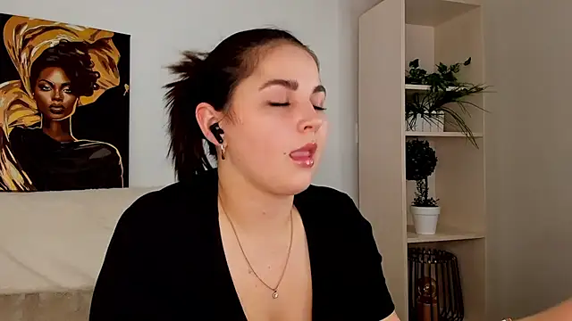 Snapshot of Talla_a chatting on 02/26/25, 05:28 Talla a online show from 02/26/25, 05:28