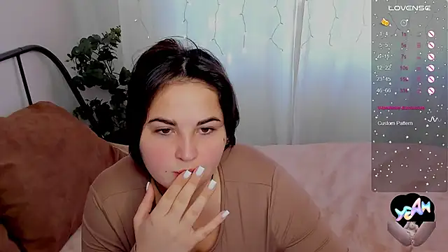 Snapshot of Talla_a chatting on 11/25/25, 09:09 Talla a online show from 11/25/25, 09:09